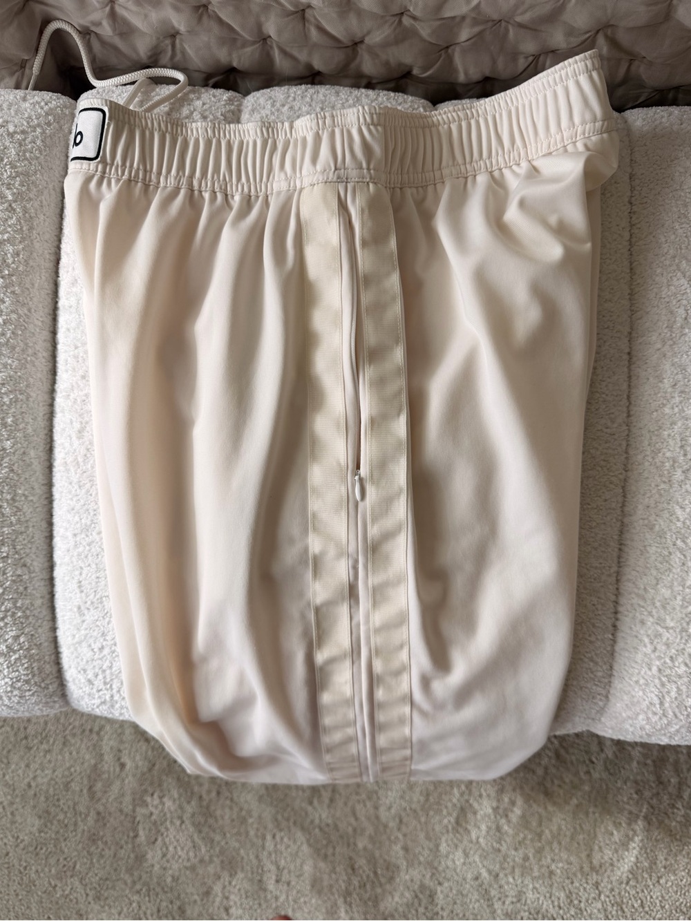 ALO Yoga Cream Kids Jogger Sweatpants with Elastic Waist